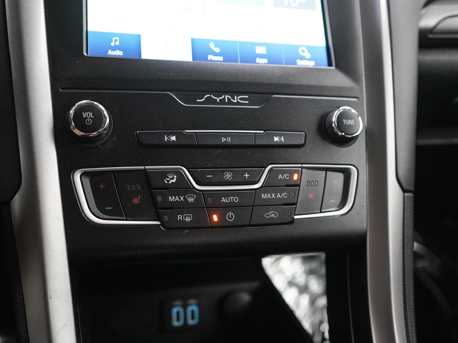 Used 2020 Magnetic Ford SE image 21