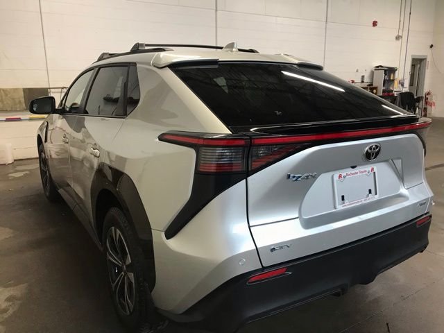 View vehicle photo 6