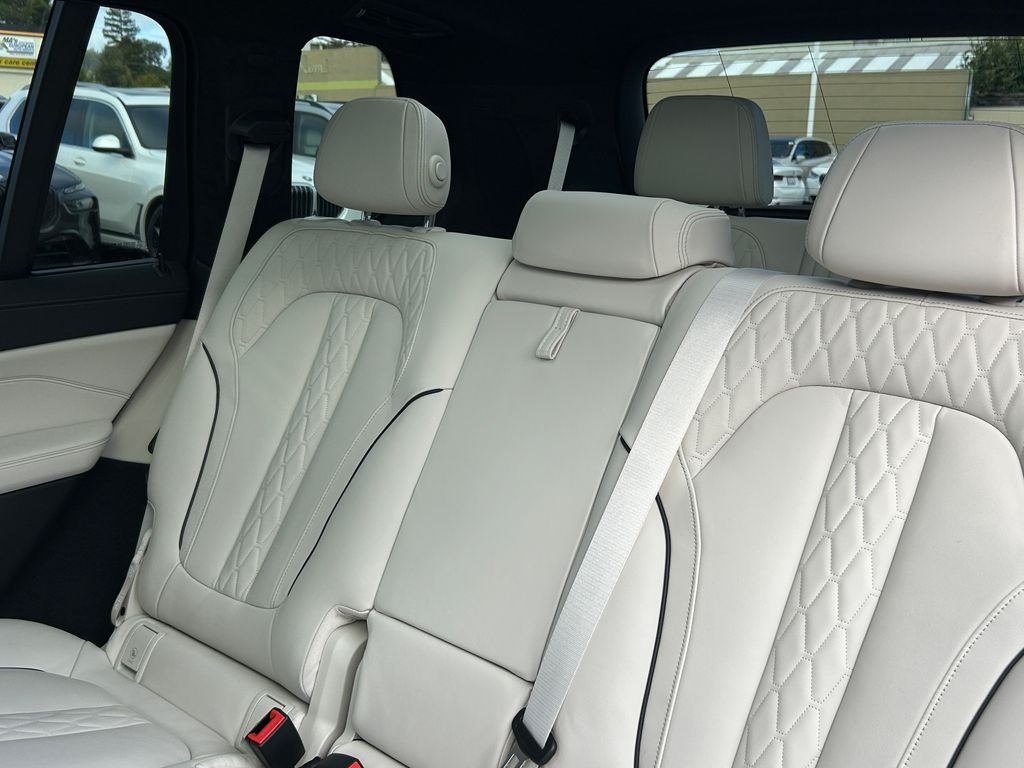 Used 2026 Alpine White BMW M60i image 32