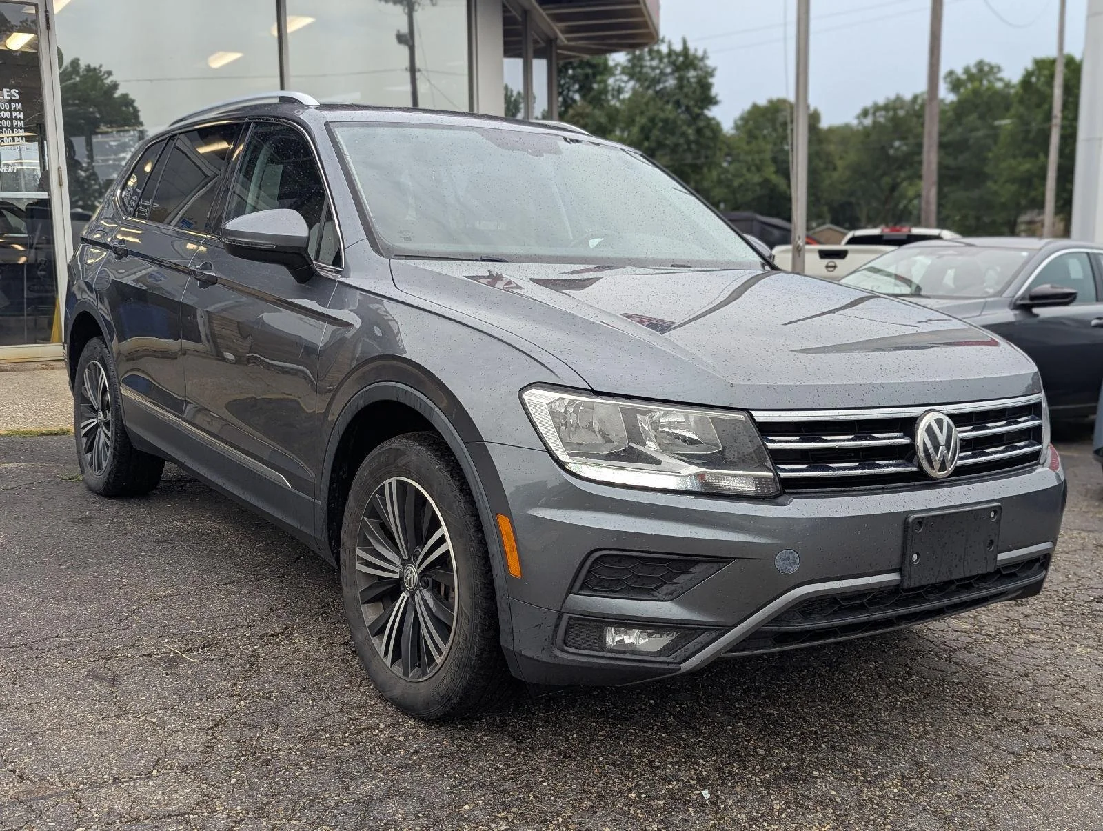 Used 2018 Platinum Gray Metallic Volkswagen SEL image 1