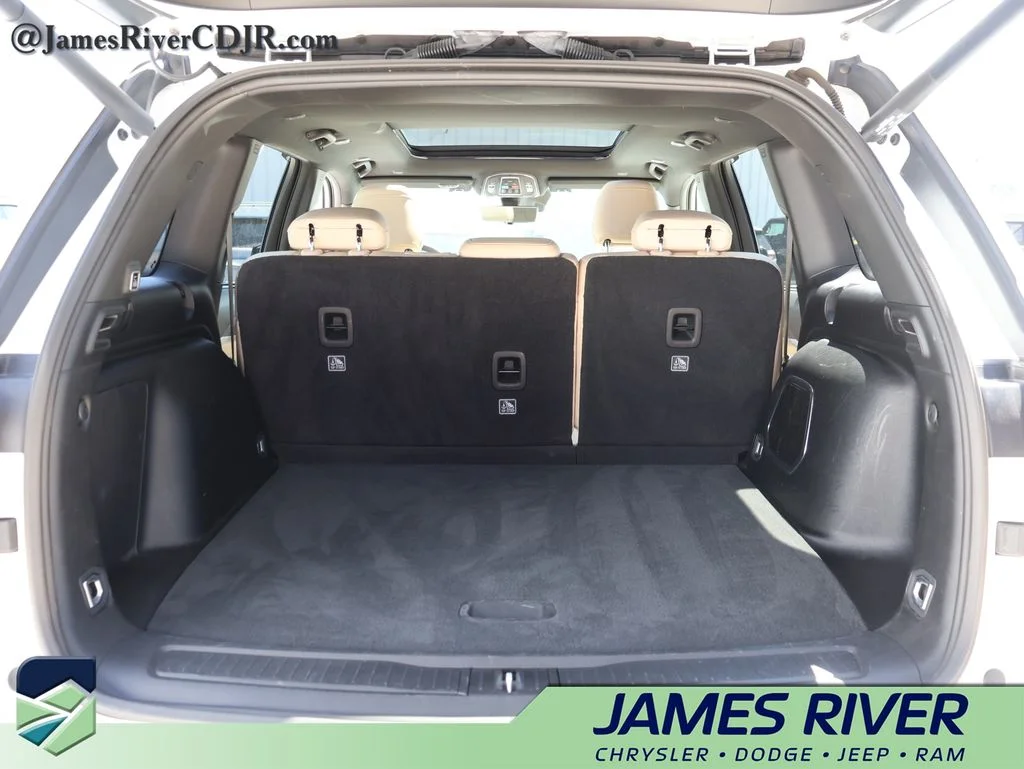 Used 2022 White Jeep 4xe image 14