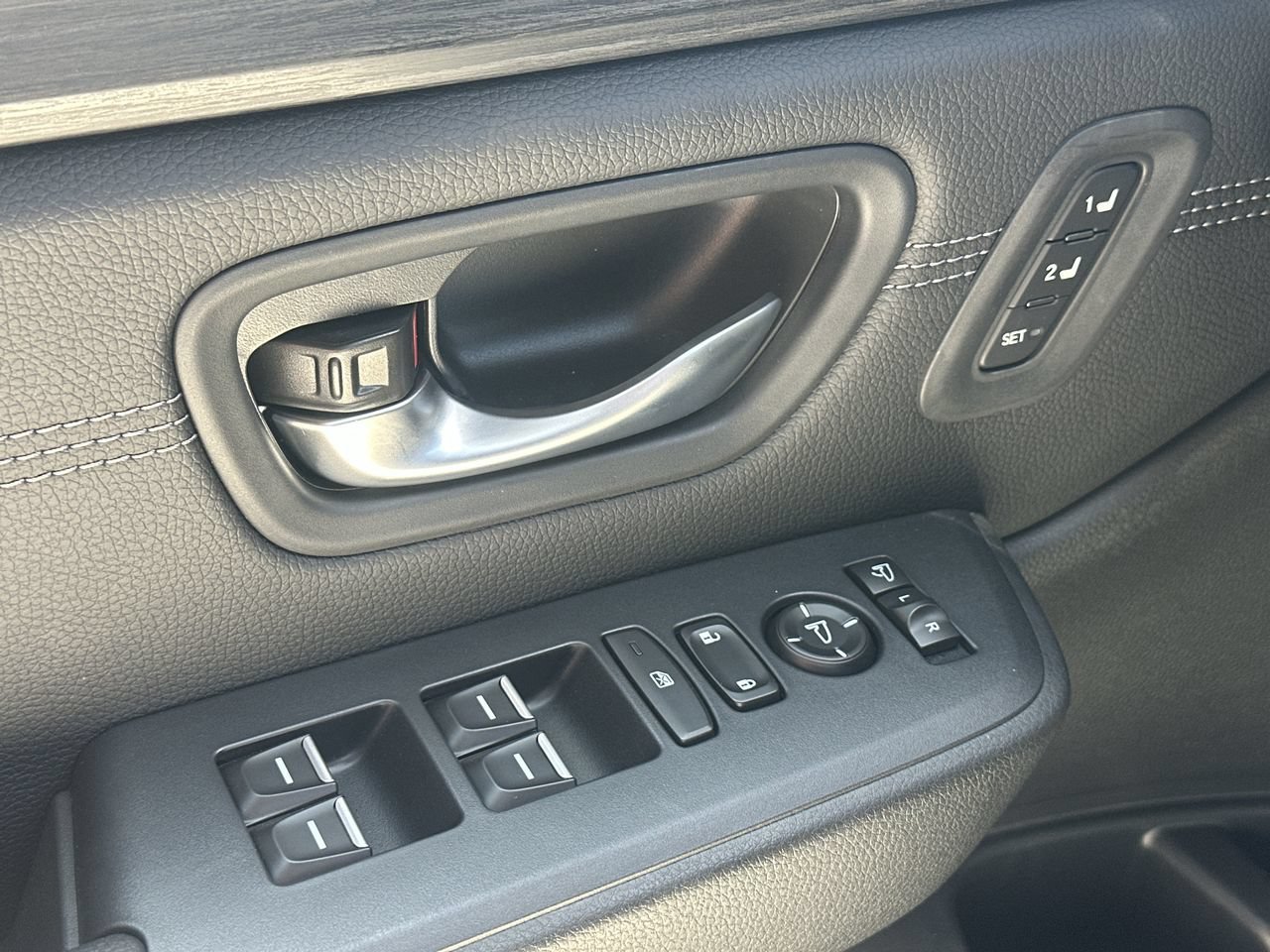 New 2026 Sonic Gray Pearl Honda AWD Touring image 13