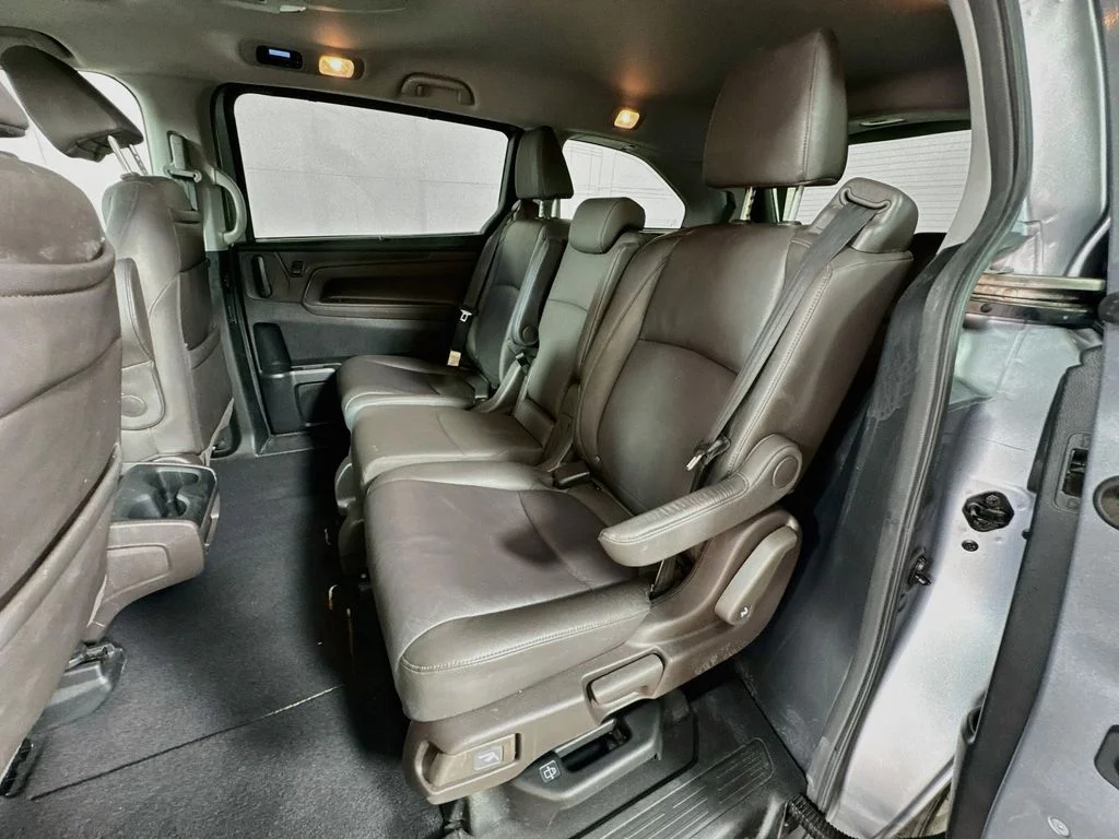 Used 2018 Silver Honda Touring image 30