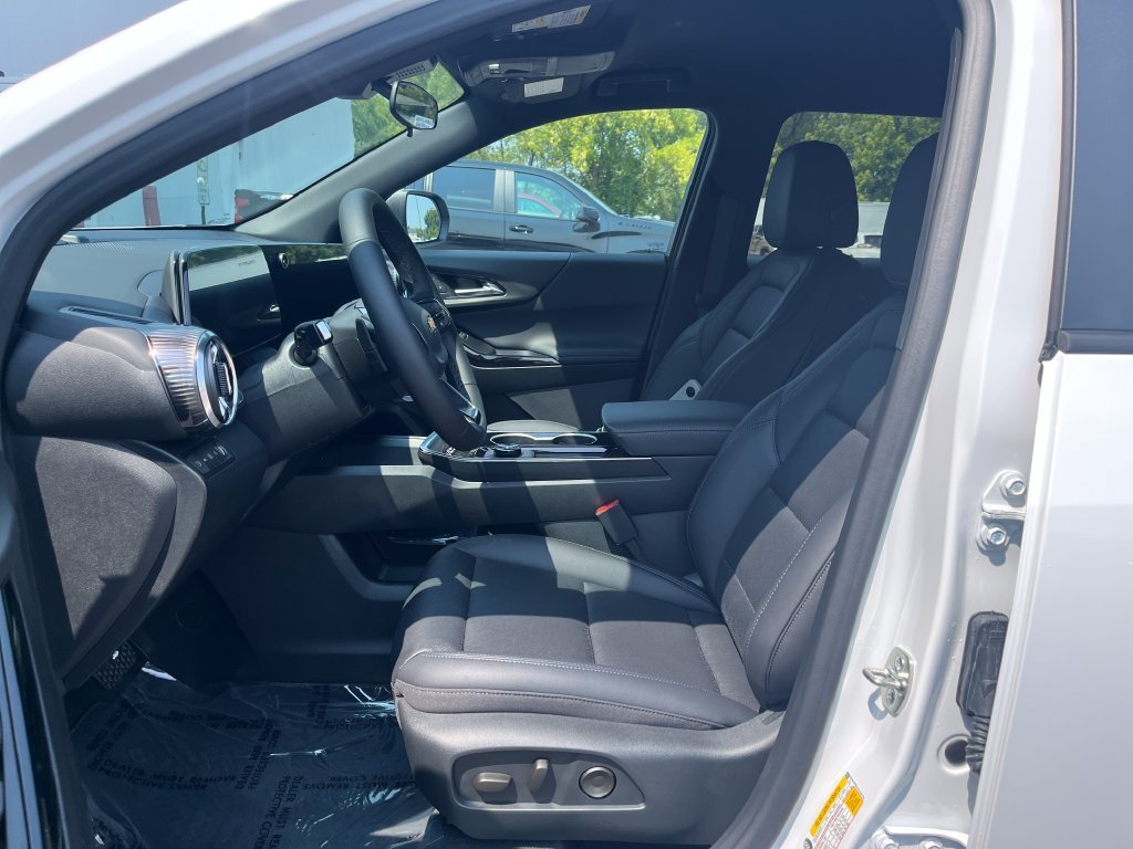 2027 Chevrolet Equinox LT - Photo 9