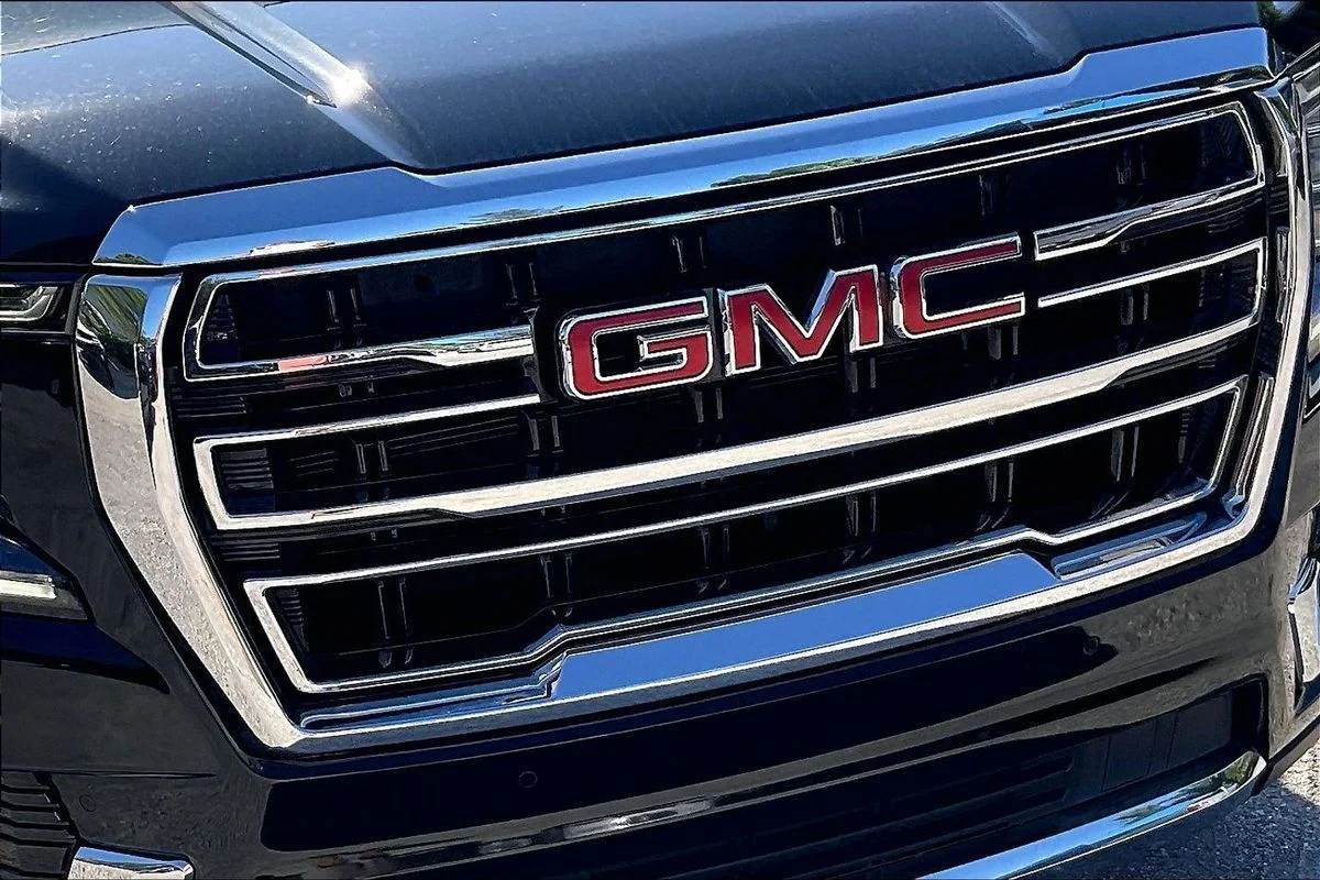 Used 2023  GMC 2WD SLT image 36