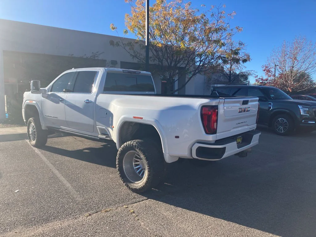 Used 2022 White GMC Denali image 5