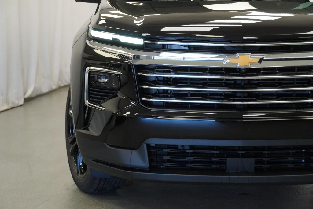 New 2027 Mosaic Black Metallic Chevrolet LT image 10