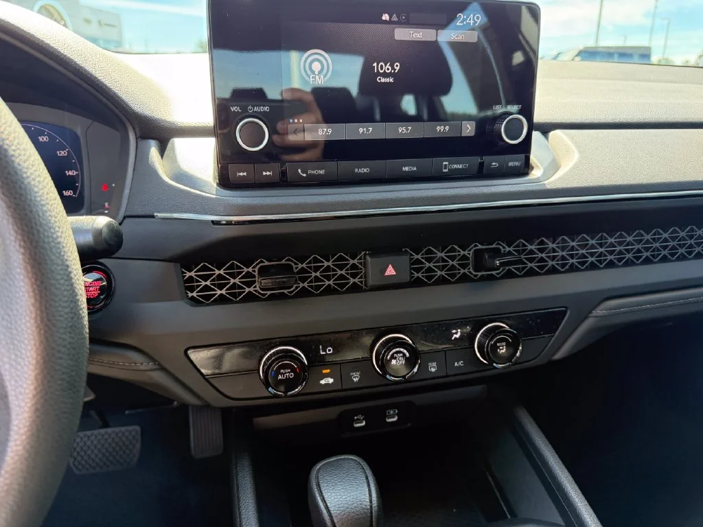 Used 2025 White Honda LX image 10