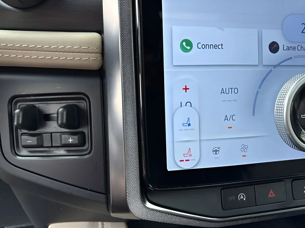 Used 2024  Ford Platinum image 24