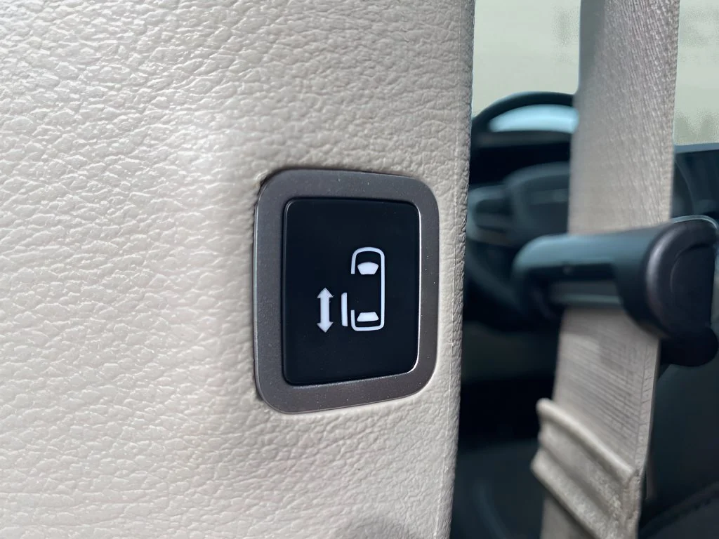 Used 2023 White Chrysler LX image 19