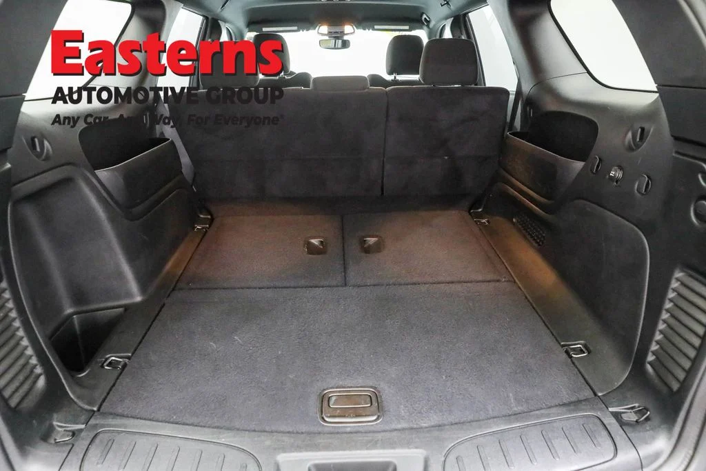 Used 2023 Gray Dodge SXT image 9