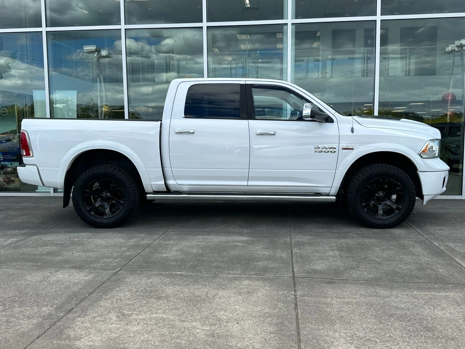 Used 2014 Bright White Clearcoat Ram Laramie image 2