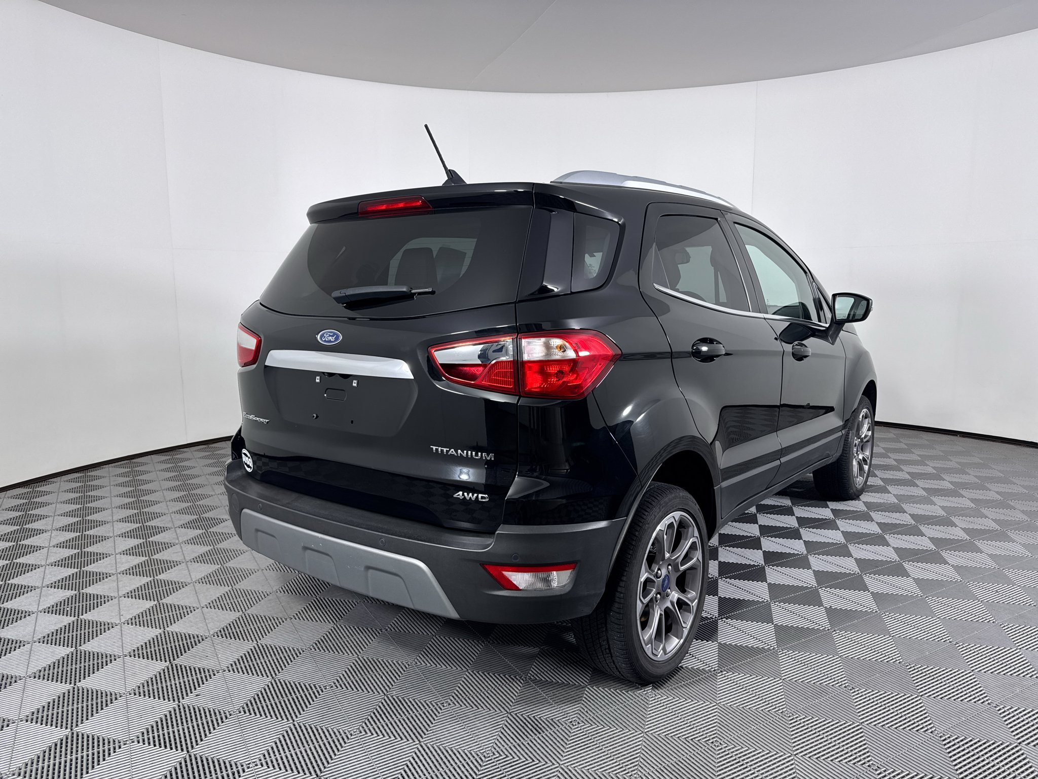 Used 2018 Shadow Black Ford Titanium image 17