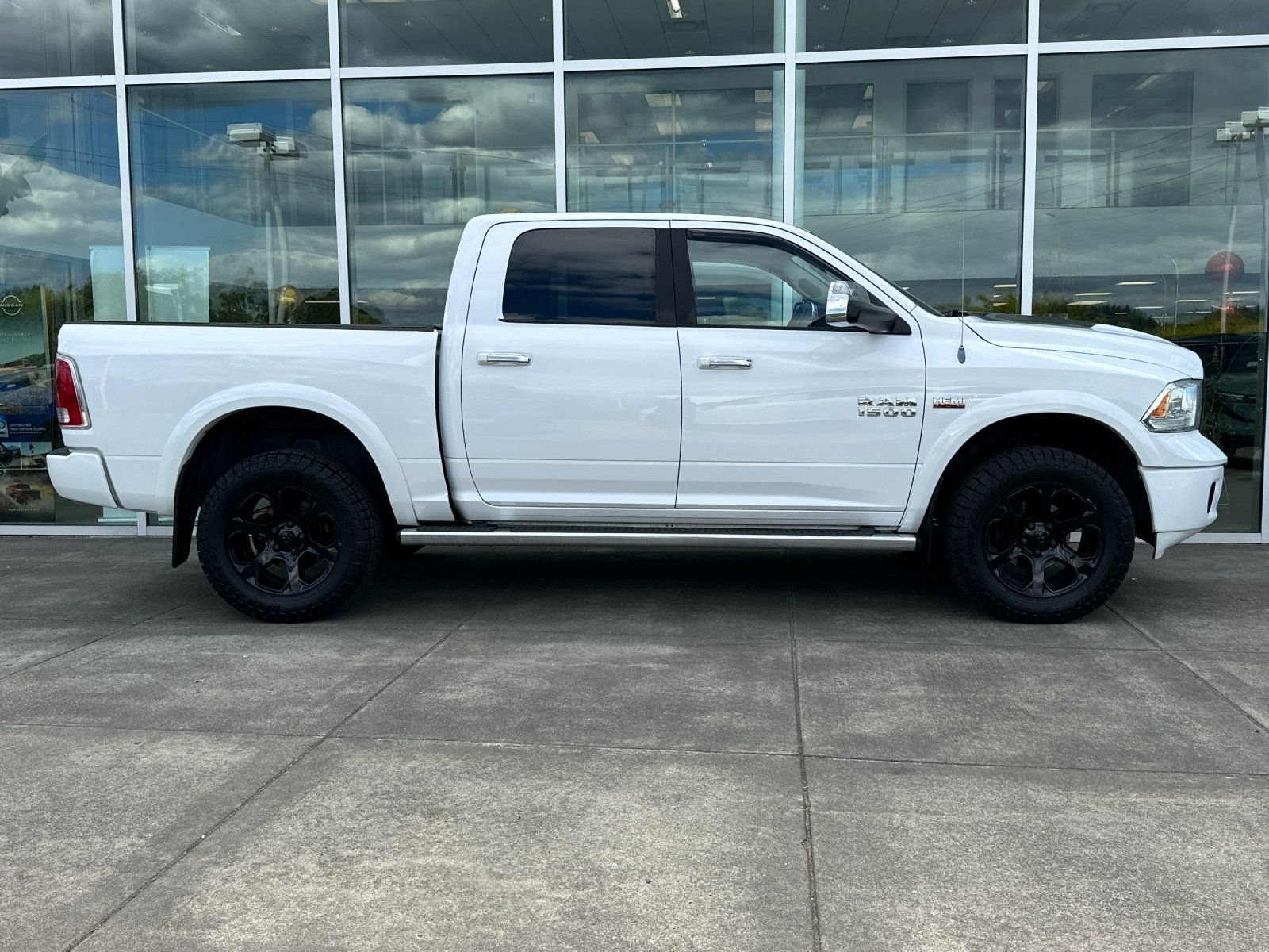 Used 2014 Bright White Clearcoat Ram Laramie image 2