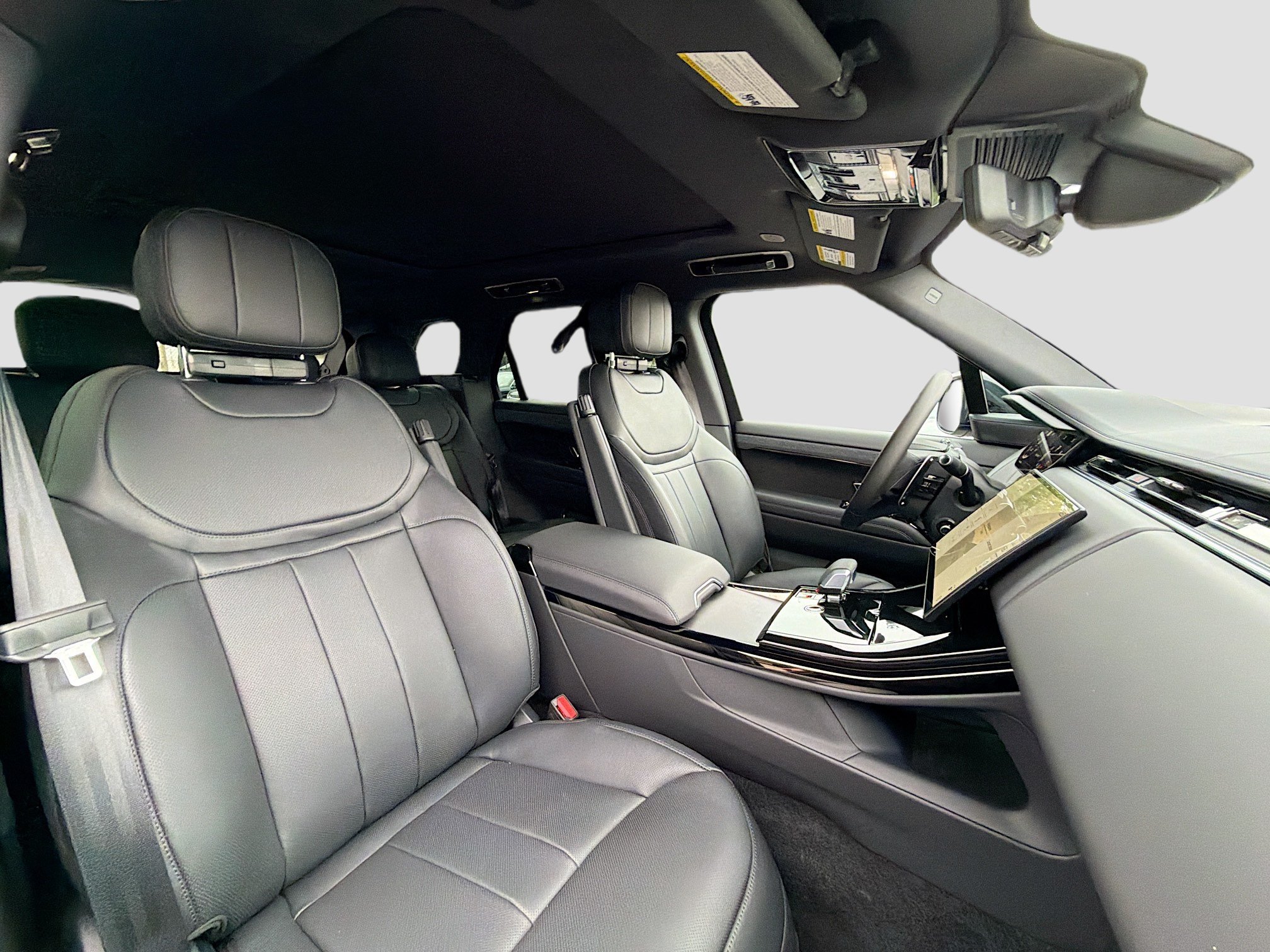 New 2026 Carpathian Grey Land Rover Dynamic SE image 16