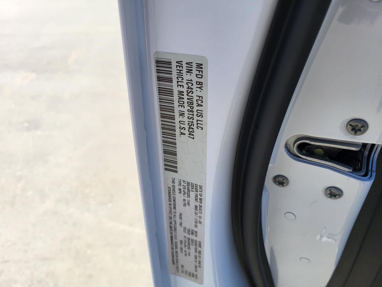 New 2026 Bright White Clear-Coat Exterior Paint Jeep Limited Reserve image 23