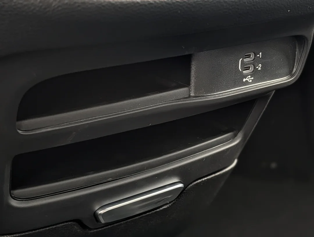 New 2027 White Chrysler Select - - AWD - 3.6L Pentastar V6 - Adaptive Cruise Control - Blind Spot Monitor & More! image 21