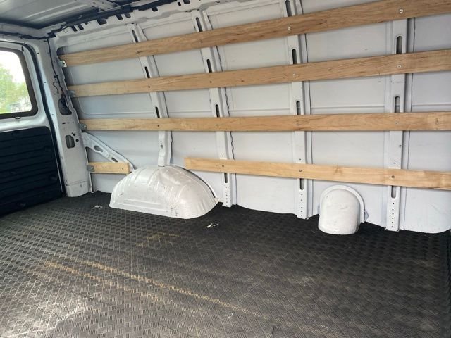 Used 2024 White Chevrolet Work Van image 27