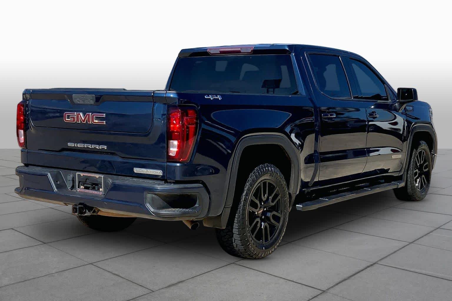 Used 2021 Pacific Blue Metallic GMC Elevation image 12