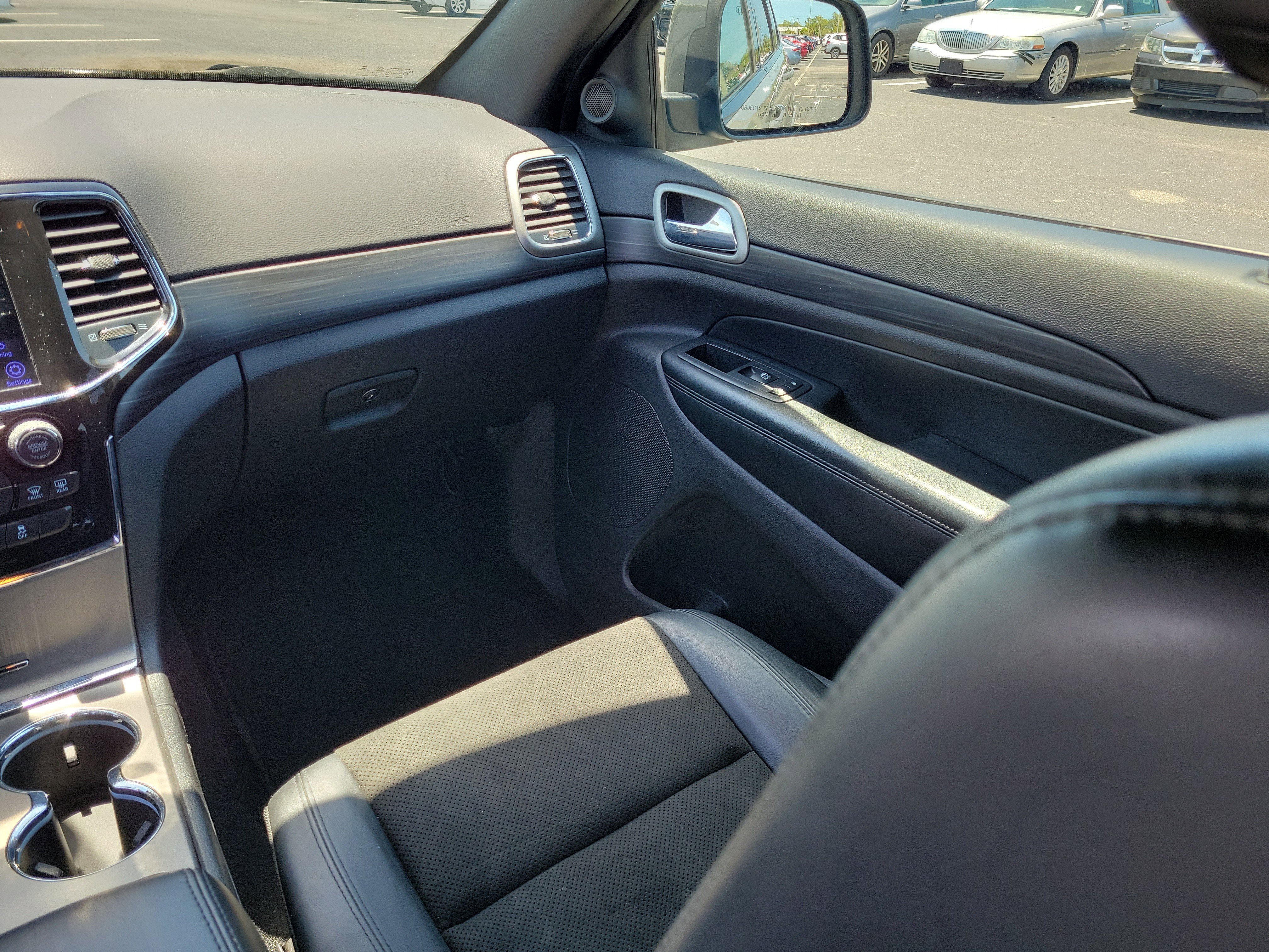 Used 2021 Sting-Gray Clearcoat Jeep Laredo X image 17