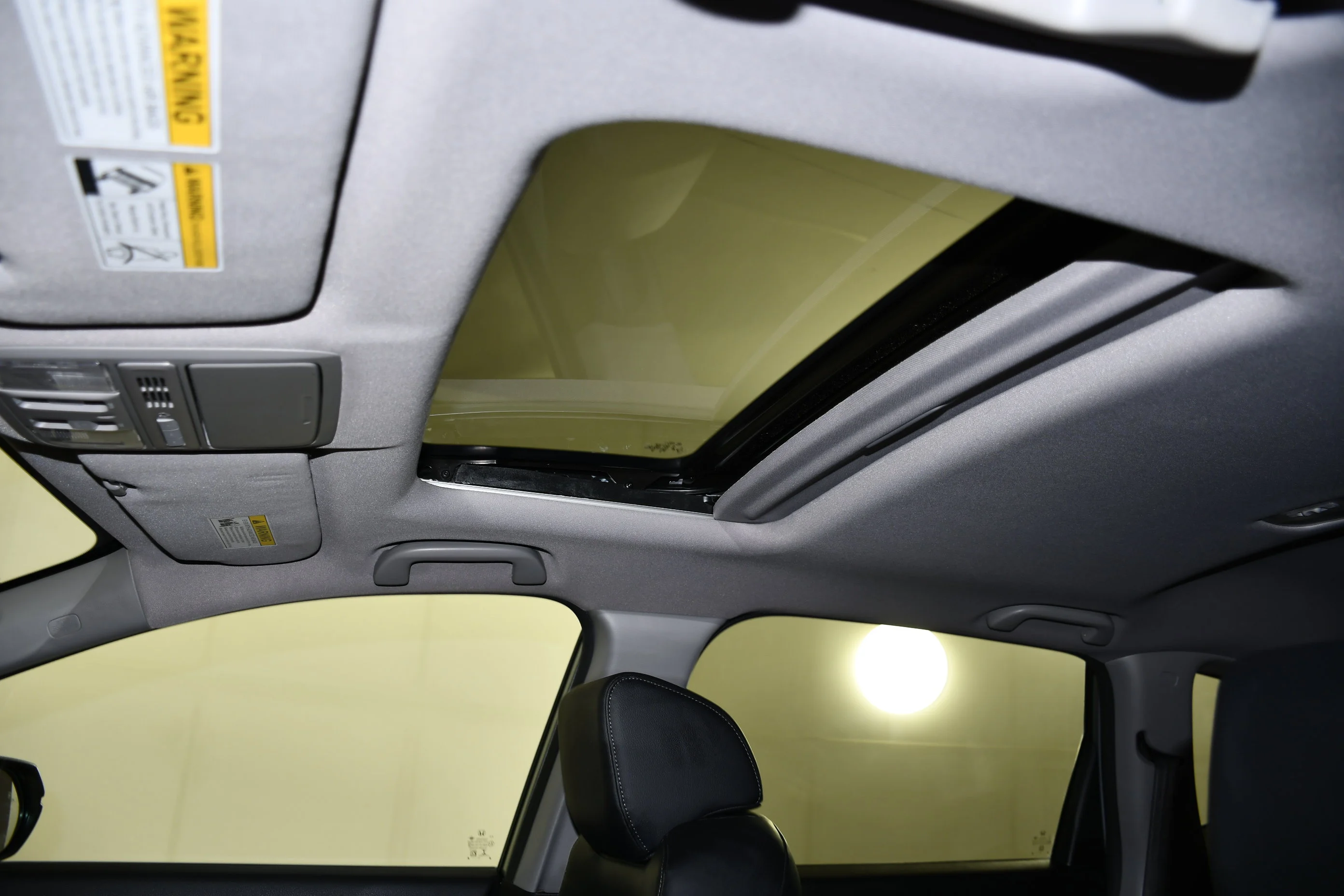 Used 2019 Lunar Silver Metallic Honda Touring image 40