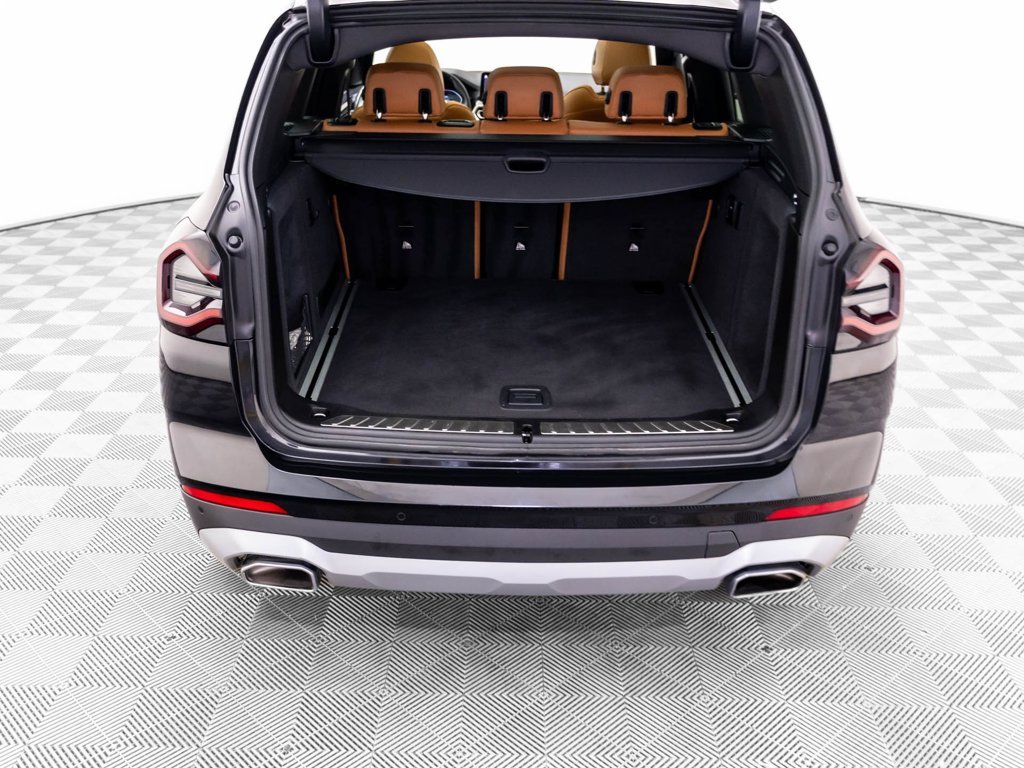 Used 2022 Black Sapphire Metallic BMW xDrive30i image 35