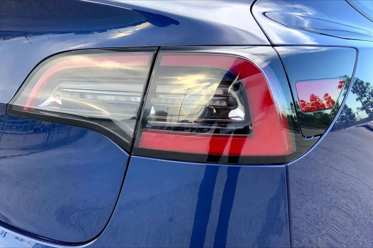 Used 2021 Deep Blue Metallic Tesla Standard Range Plus image 28