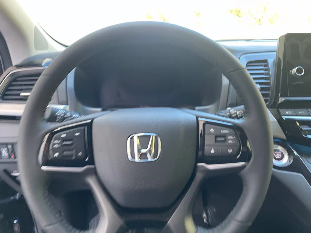 New 2027 Crystal Black Pearl Honda Touring image 13
