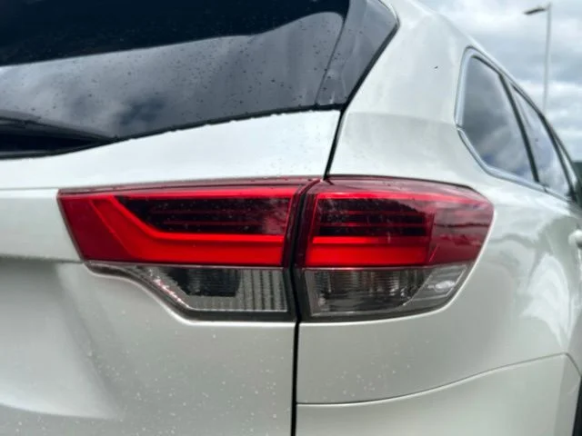 Used 2018 White Toyota LE Plus image 12