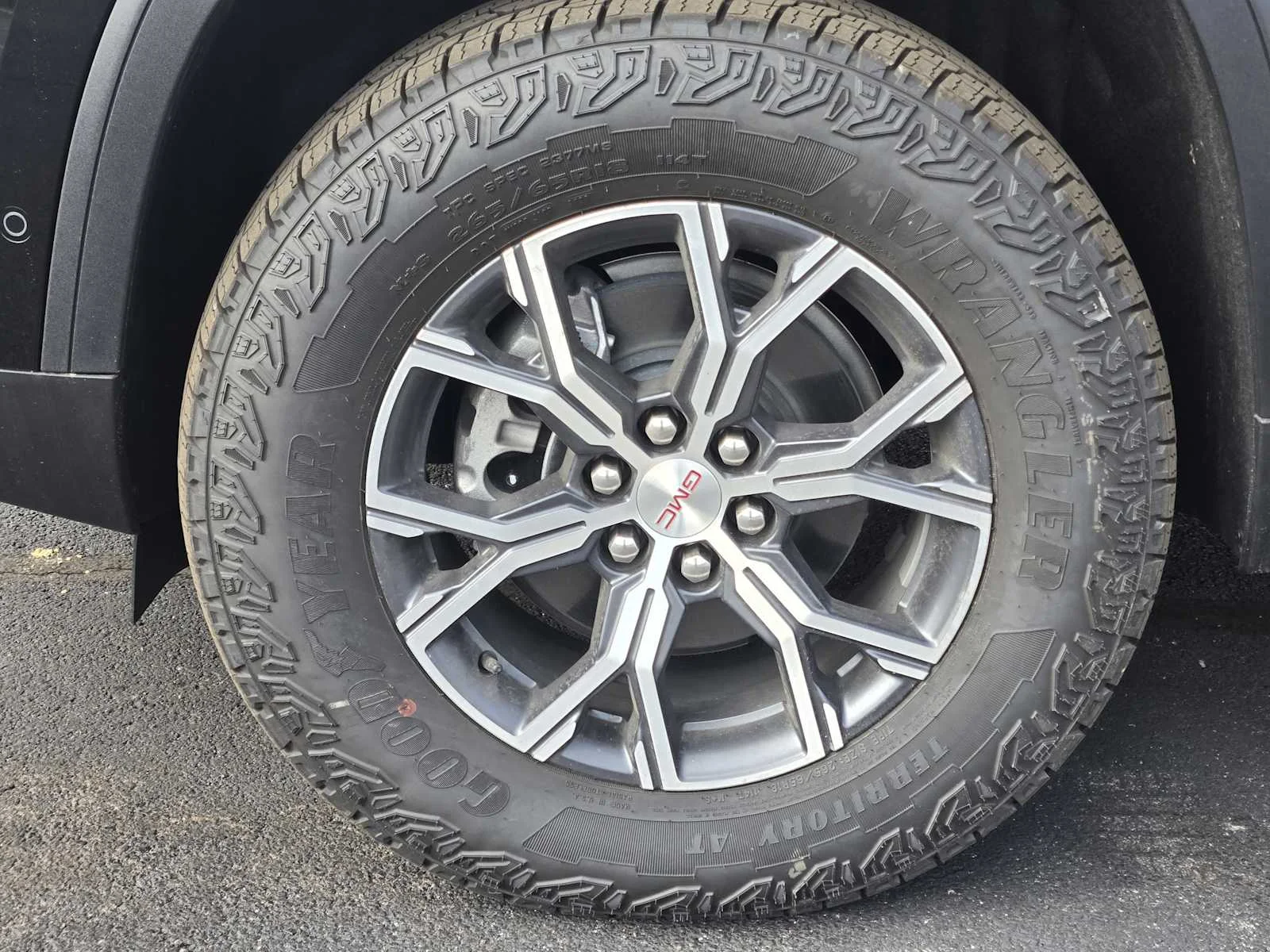 2026 GMC Acadia AT4 - Photo 7