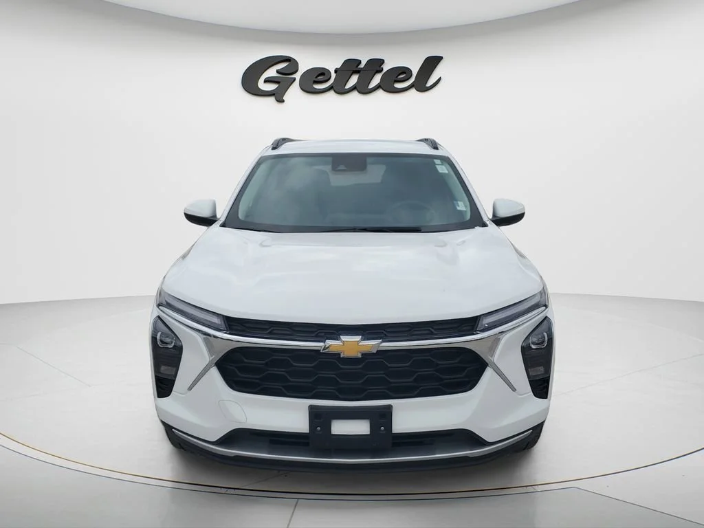 Used 2024 Summit White Chevrolet LT image 2