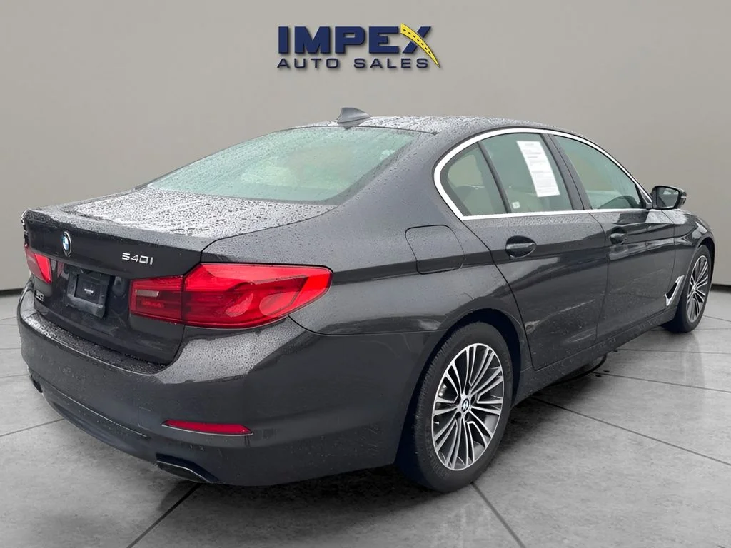 Used 2019 Gray BMW 540i xDrive image 3