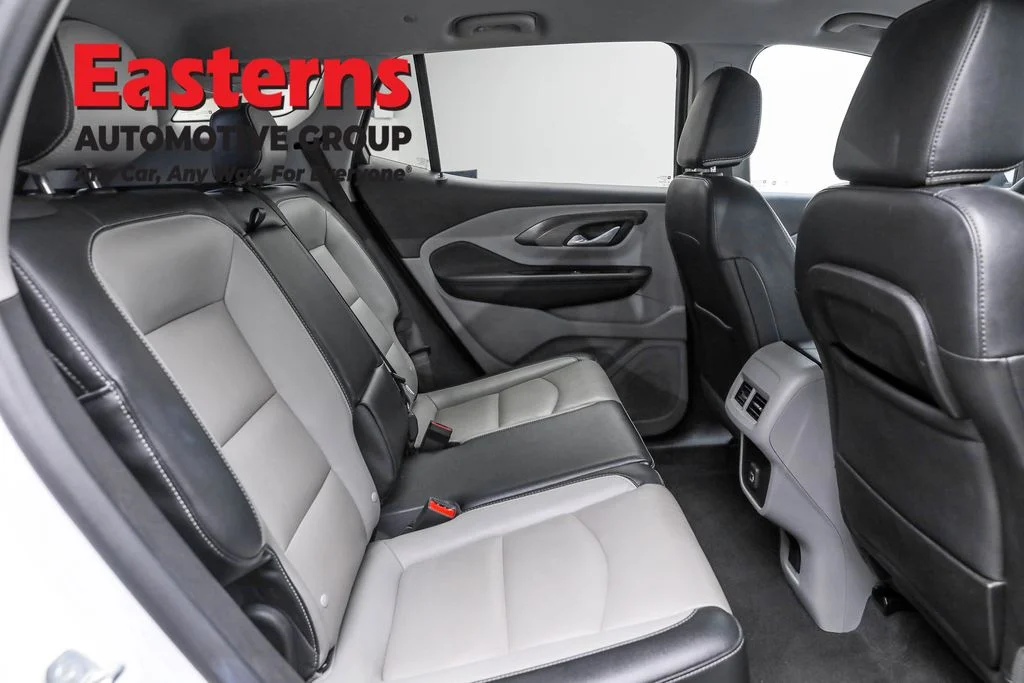 Used 2023 White GMC SLT image 24