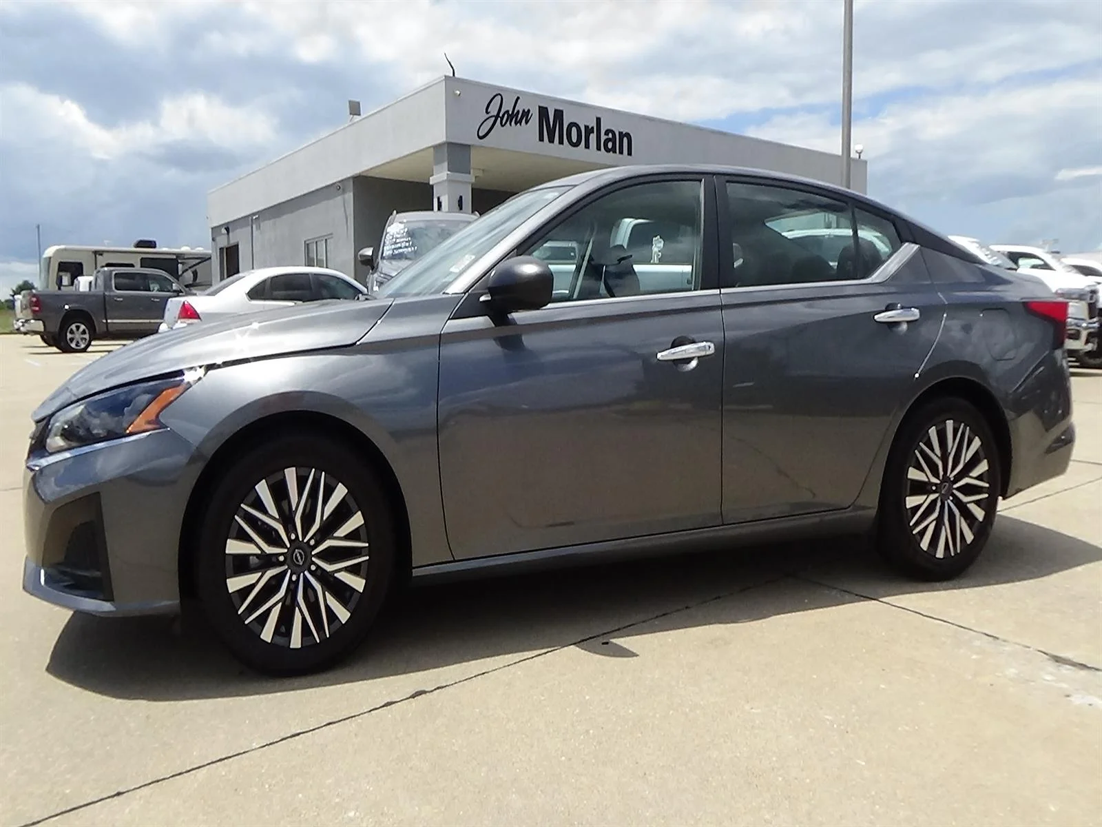 Used 2025 Gun Metallic (kad) Nissan 2.5 SV image 1
