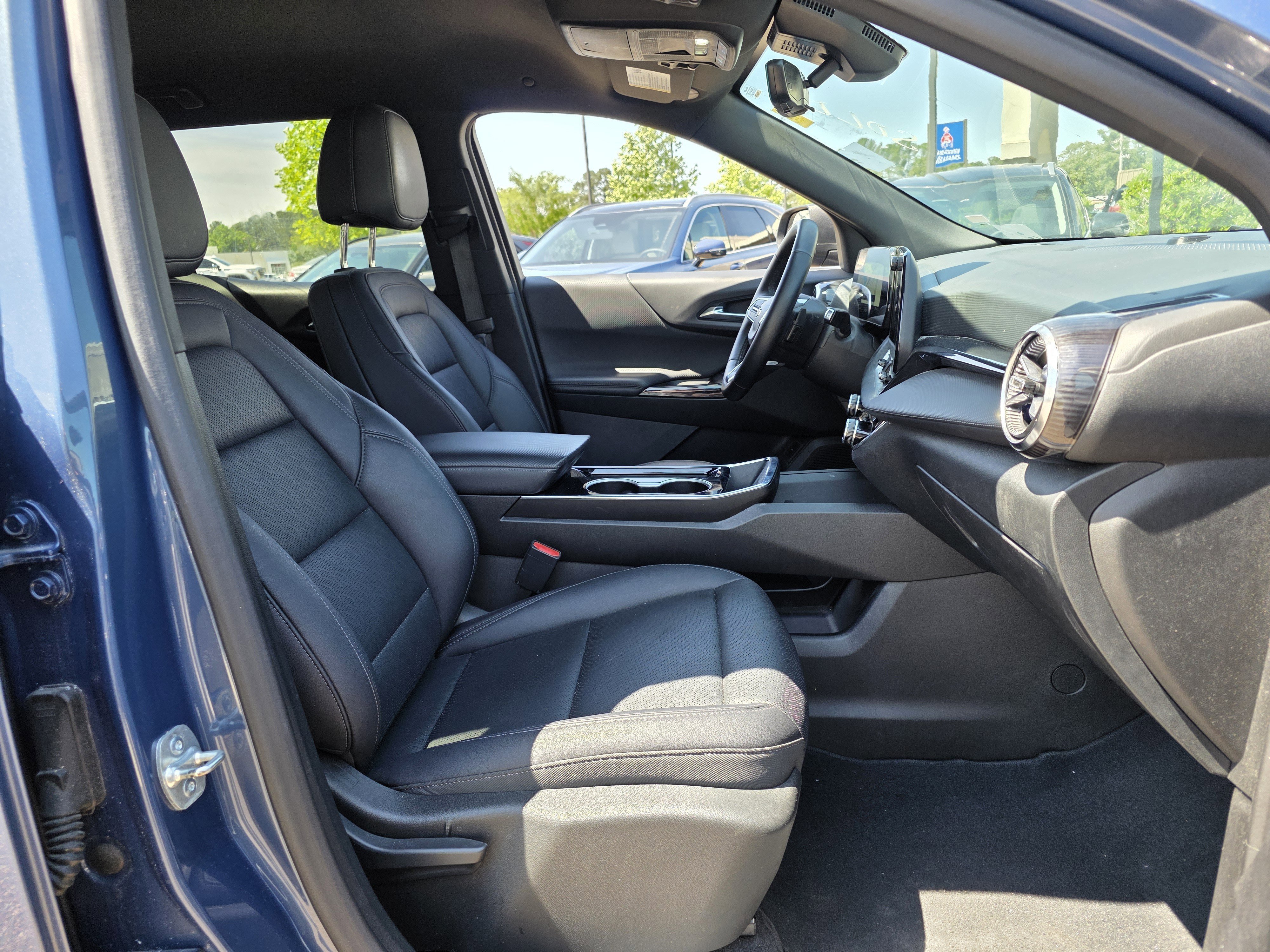 Used 2025 Lakeshore Blue Metallic Chevrolet AWD LT image 26