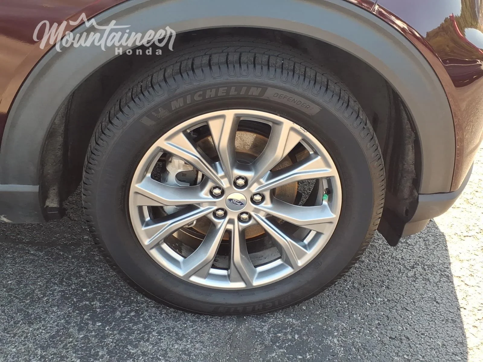 Used 2022 Burgundy Velvet Metallic Tinted Clearcoat Ford Limited image 9