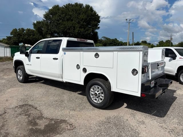New 2026 Summit White Chevrolet WT image 4