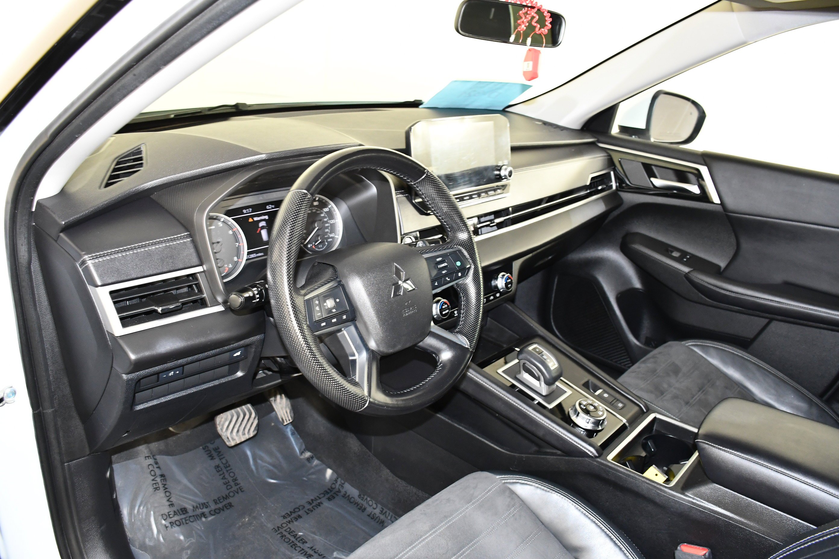 Certified Used 2022 White Diamond Mitsubishi SE image 36