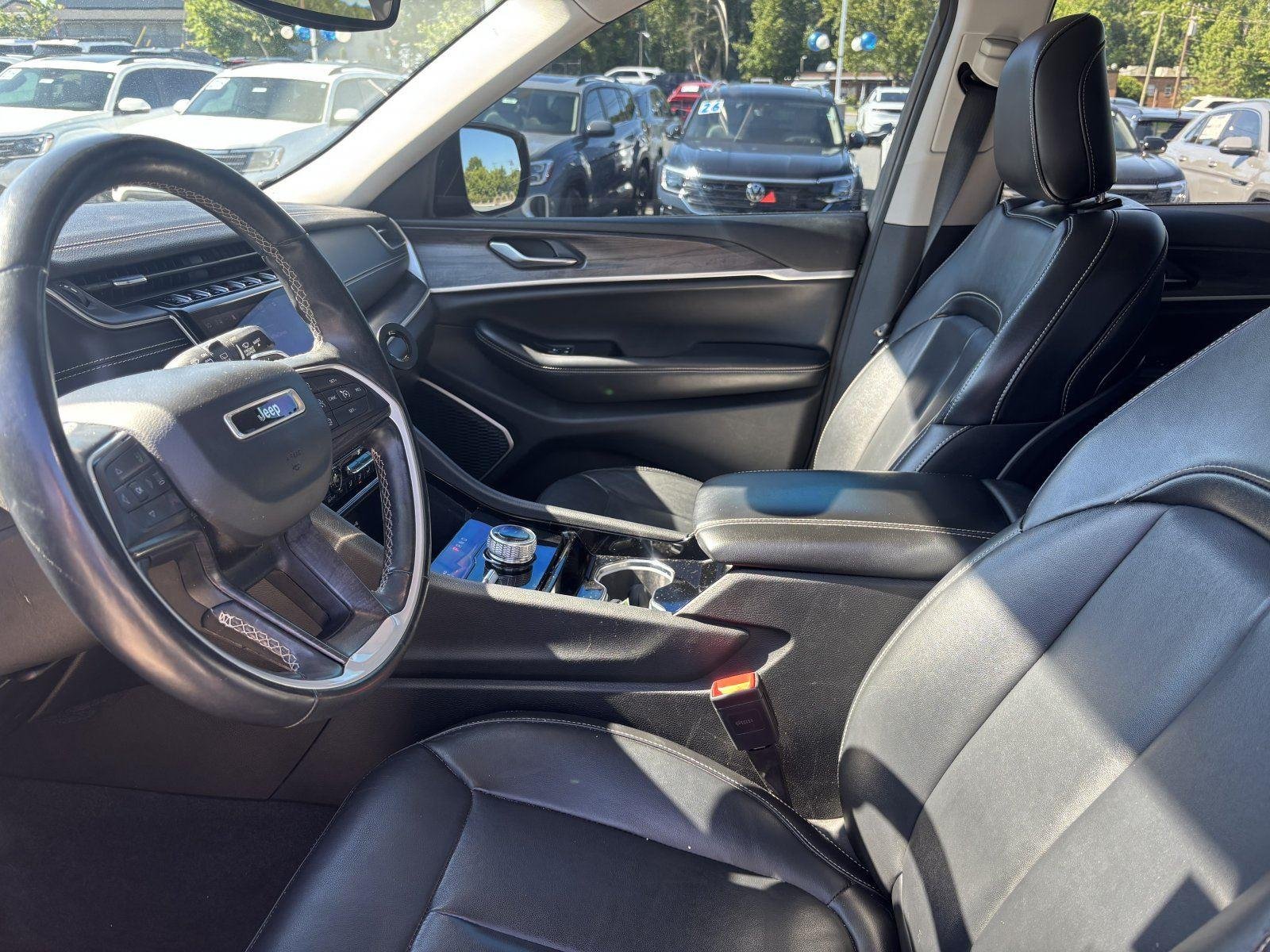 Used 2021 Diamond Black Crystal Pearlcoat Jeep Limited image 13