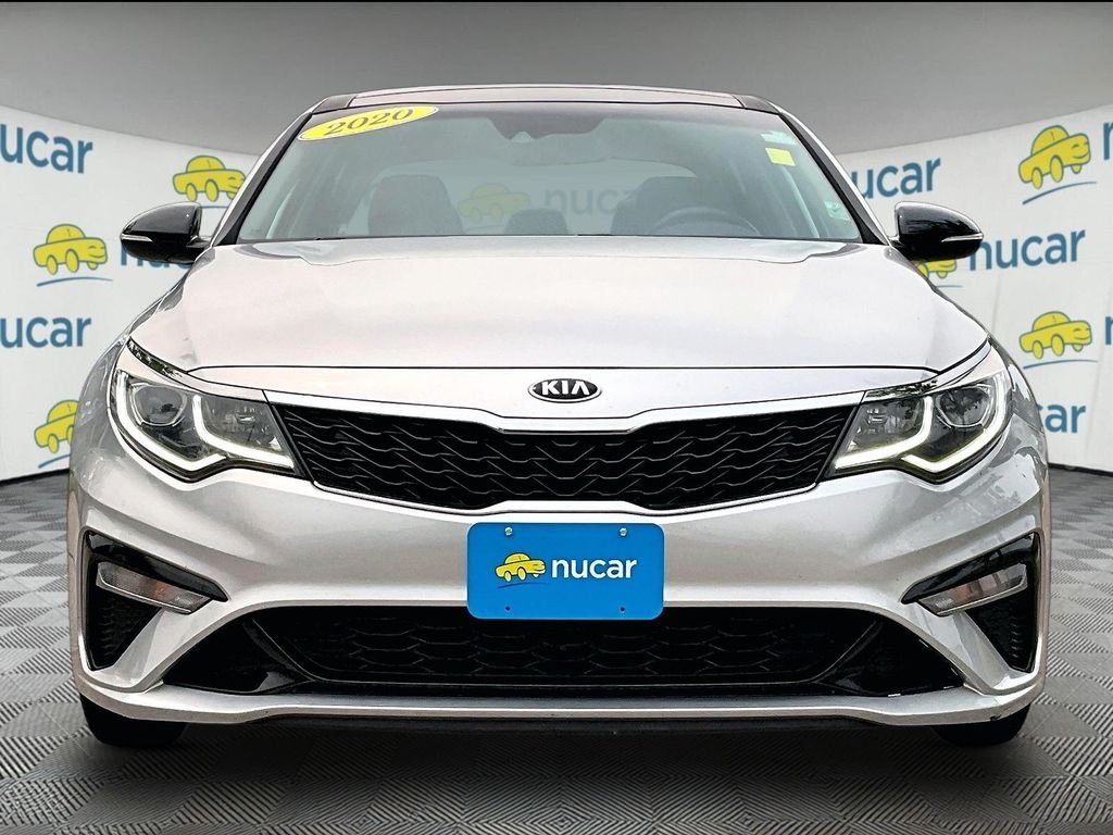 Used 2020 Silver Kia SE image 2
