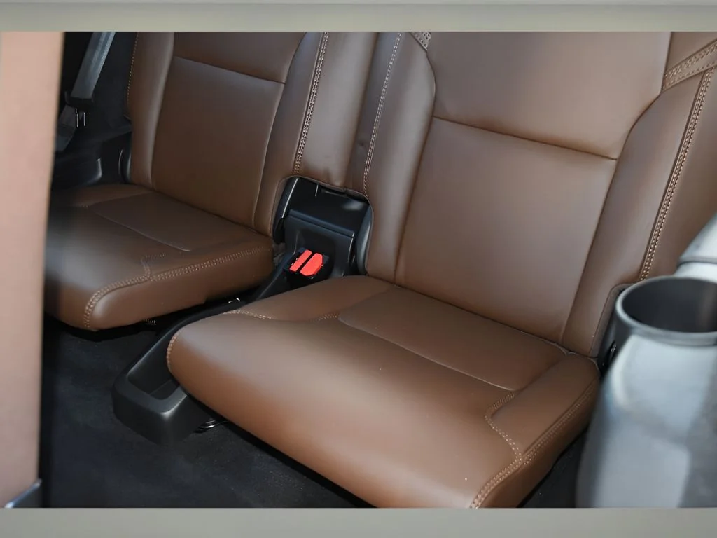 Used 2022 Pine Grey Metallic Volvo Inscription image 16