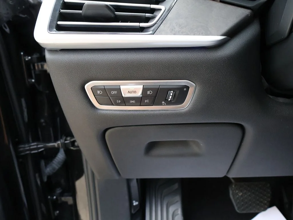 Used 2021 Black BMW xDrive40i image 61