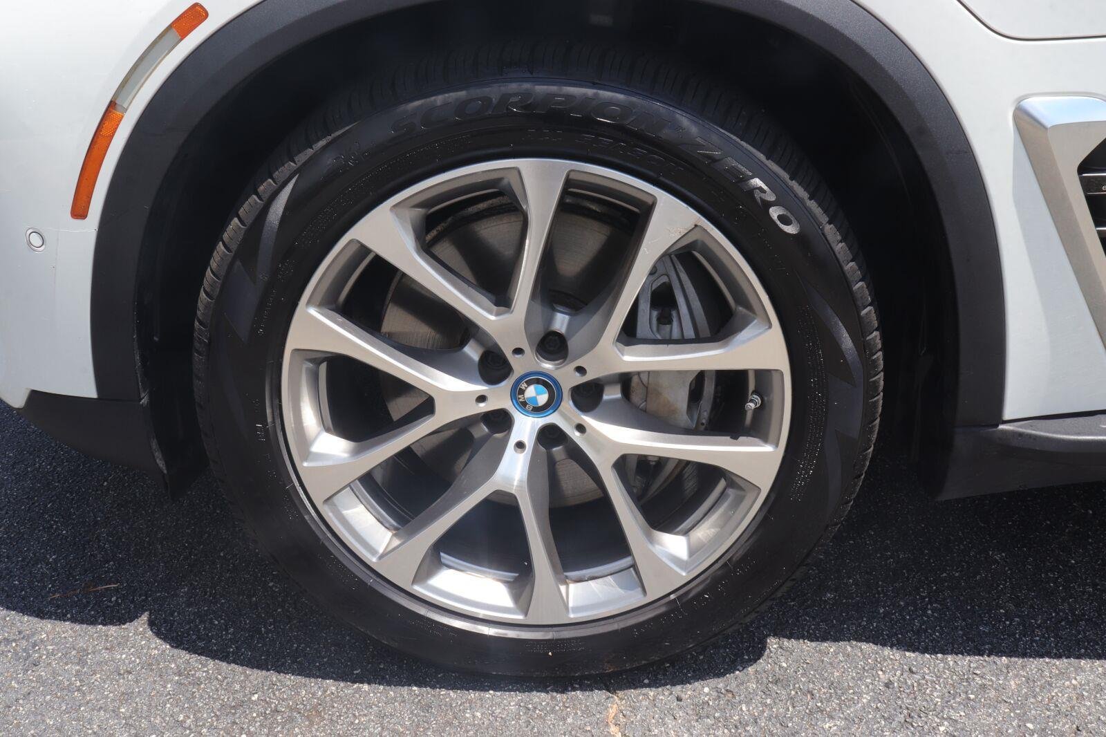 Used 2024 Alpine White BMW xDrive50e image 47