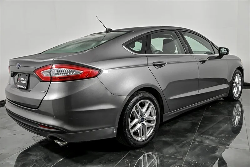 Used 2013 Sterling Gray Metallic Ford SE image 9