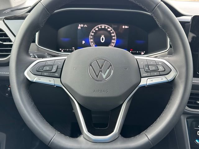 New 2026 Pure White W/Deep Black Roof Volkswagen 1.5T SE Black image 41