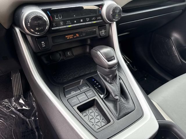 Used 2021 Black Toyota XLE Premium image 27