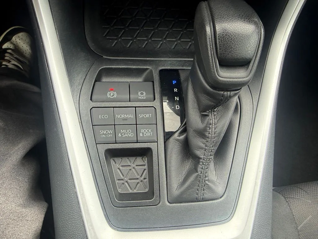 Used 2019 White Toyota XLE image 22