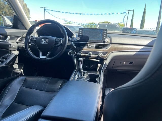 Used 2018 White Honda EX-L image 8