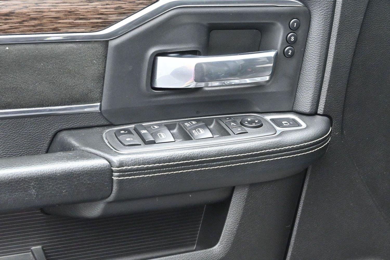 Used 2021 Diamond Black Crystal Pearlcoat Ram Laramie image 12