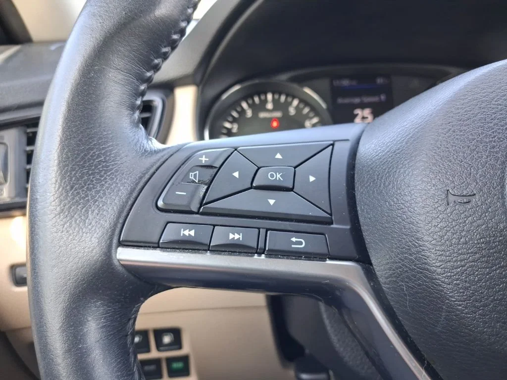 Used 2018 White Nissan SV image 29